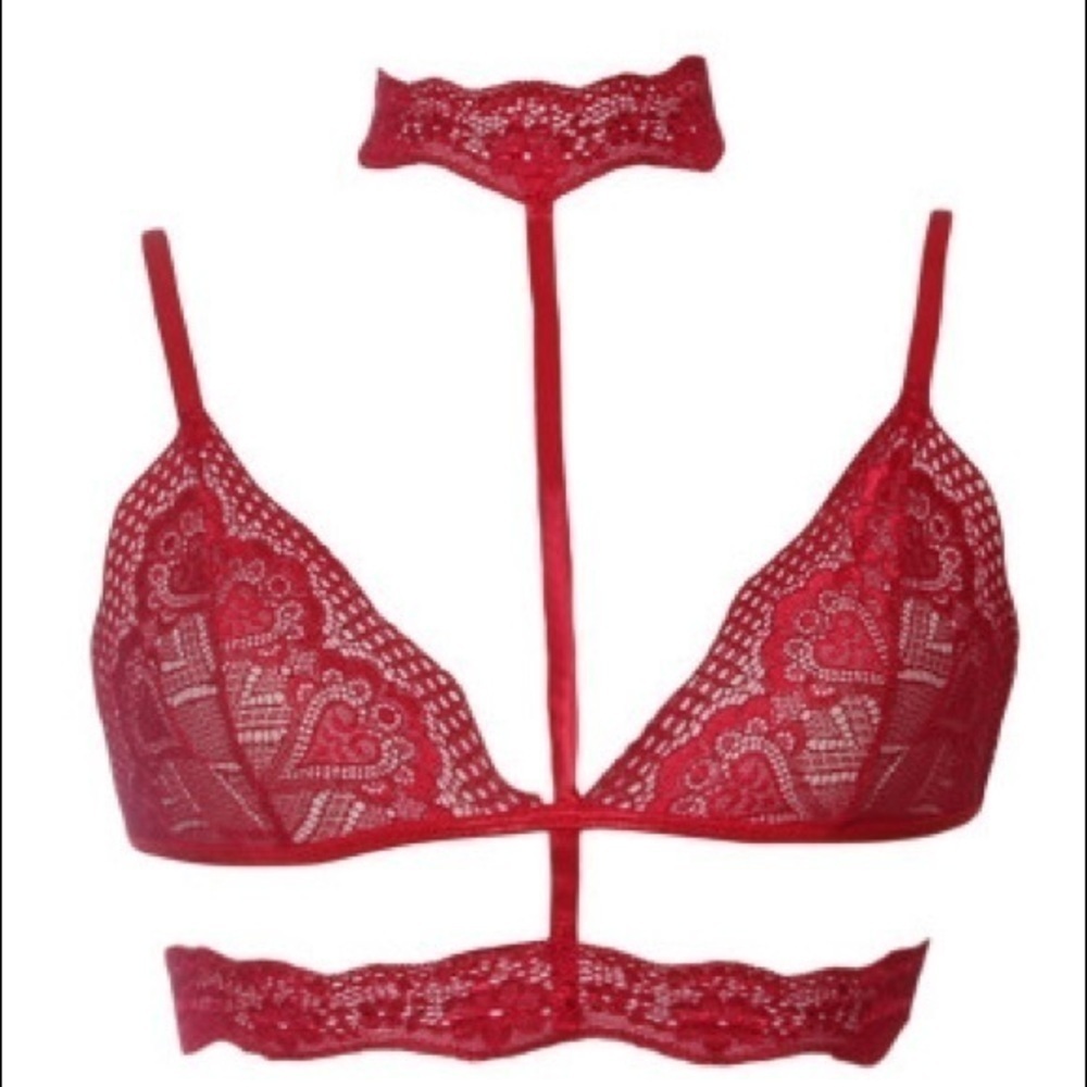 Chic Red Lace Bandeau